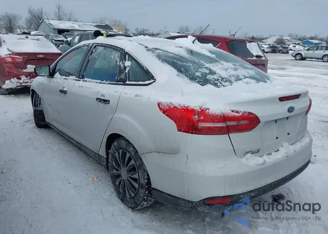2016 Ford Focus S z USA, uszkodzony, nr VIN 1FADP3E27GL274268